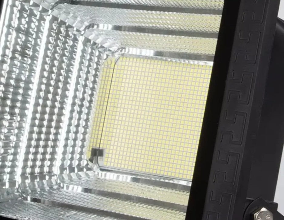 Foco Solar LED 50W con sensor de movimiento y panel solar separado